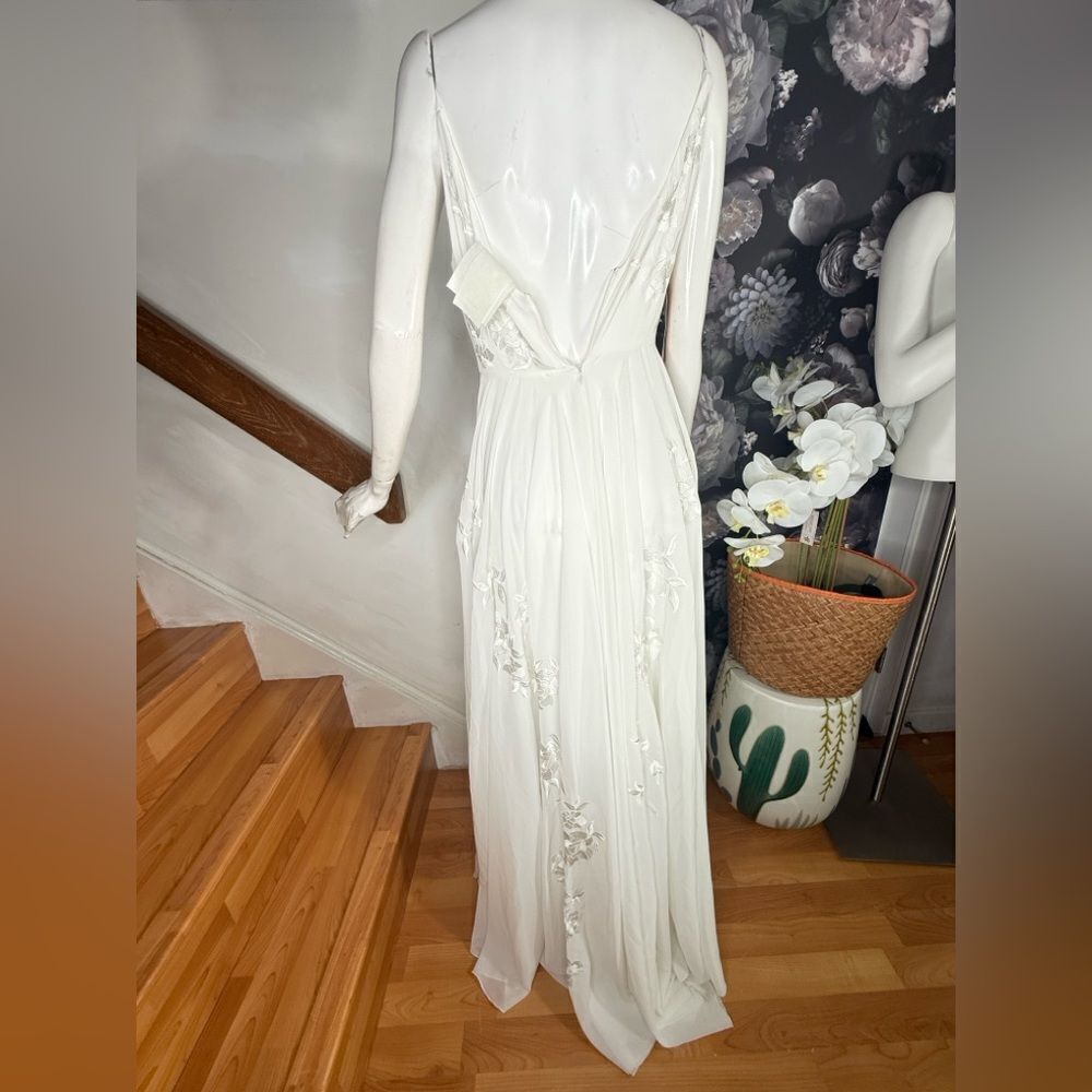 BHLDN Bonaire V-Neck Embroidered
Wedding Gown/ size 0 - Picture 12 of 16